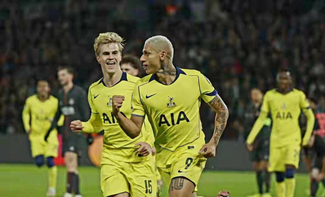 欧冠惊现篮球比分！巴黎热刺8球对攻创纪录，维蒂尼亚戴帽背后藏着的惊天秘密