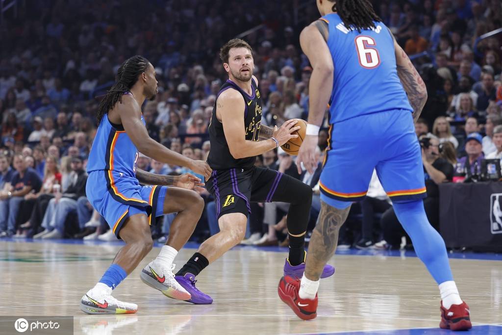 亚历山大28分东契奇伤退 雷霆狂胜湖人43分